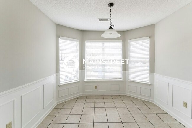 Building Photo - 3 Bedroom Pet-Friendly Home in Memphis, TN with Main Street Renewal