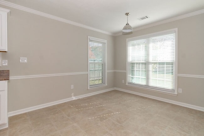 Building Photo - Ranch Near Gate 6