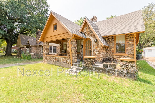 Building Photo - 783 E Pkwy S