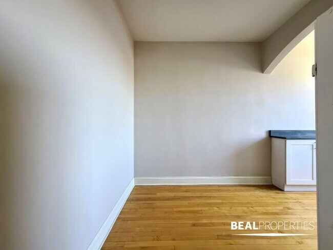 Building Photo - 1 bedroom in CHICAGO IL 60647