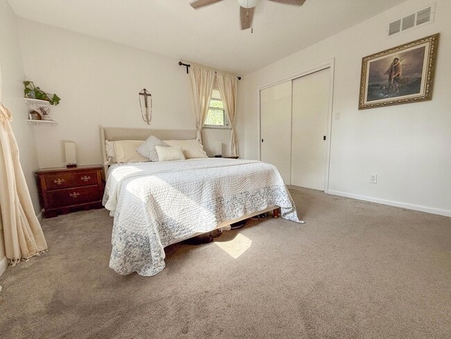 Building Photo - 3084 Sawyer Dr