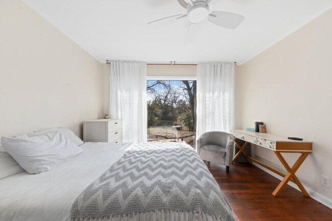 Building Photo - 419 King Cir