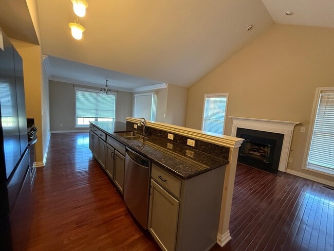 Building Photo - 5705 Hampshire Ln
