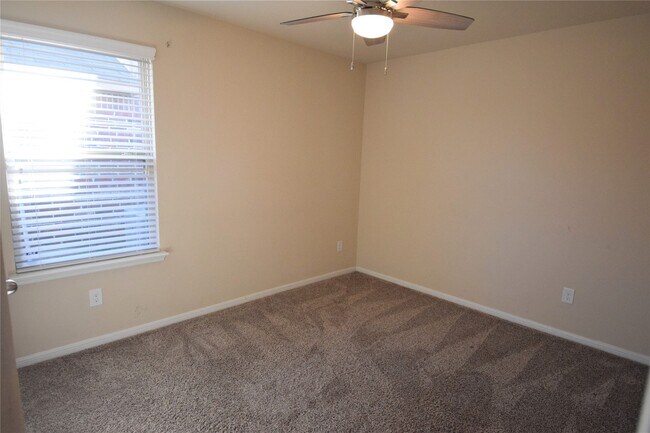 Building Photo - 3042 Village Creek Dr