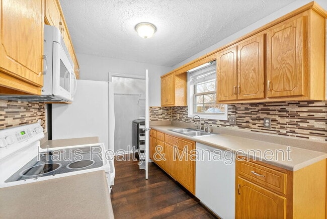 Building Photo - 3257 Veranda Cir