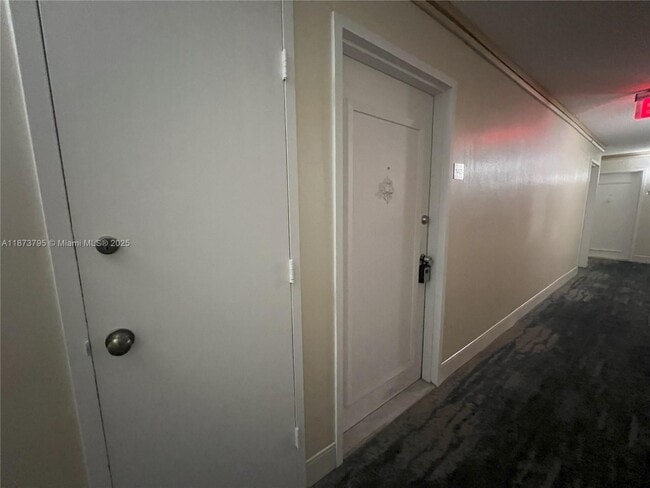 Building Photo - 18051 Biscayne Blvd