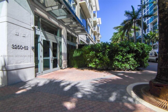 Building Photo - 3250 NE 1st Ave