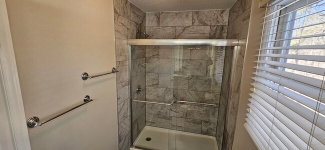 Building Photo - Beautiful, Hard to Find 4br/2.5ba in Cary! Available Now!