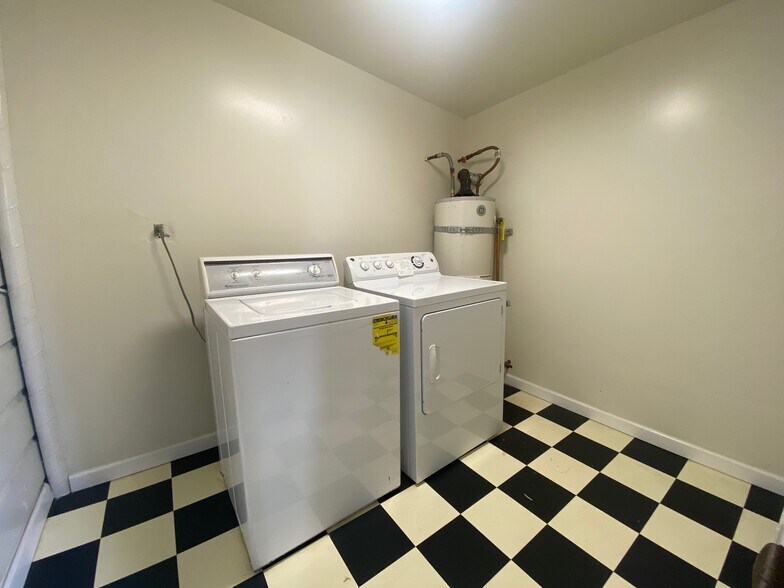 Building Photo - 1626 Santa Clara Ave