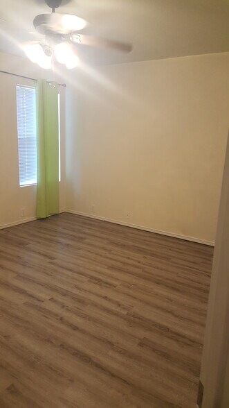 1st Bed: 15X10, Modern – Stylish-Family Room/Great Room- Wooden Floor Master Bed Room. Spacious master suite provides a large walk-in closet. Large master and master bath. 1st Bed: 15X10, Modern – Stylish-Family Room/Great Room- Wooden Floor Master Bed Room. Spacious master suite provides a larg... - 23619 Twisting Falls Drive
