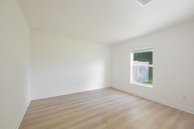 Building Photo - 3838 SW Hainlin St