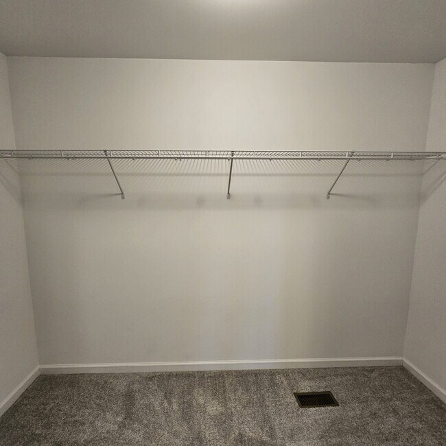 Building Photo - 4 bedroom, 3 full bathrooms, 2 car garage ...