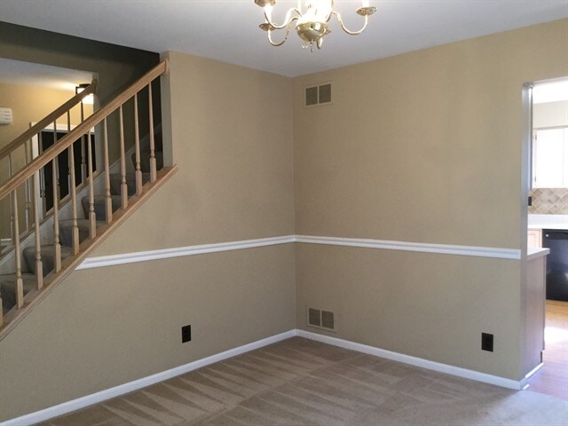 Building Photo - 13817 S Petersburg Dr