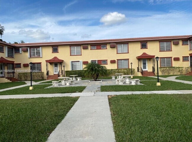 Building Photo - 661 SW 11th St