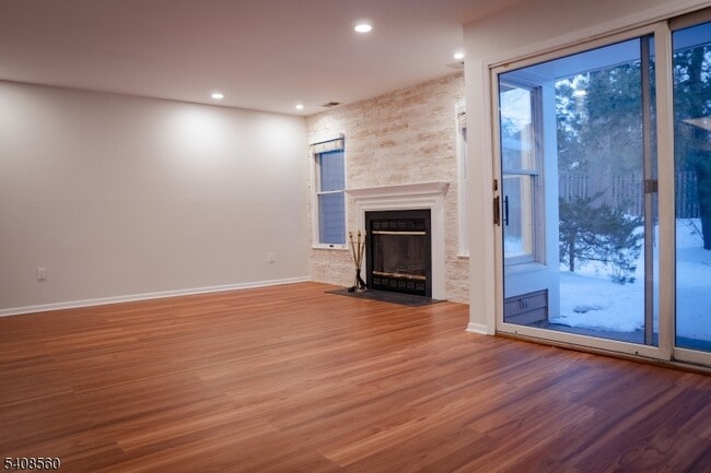 Building Photo - 48 Eton Ct