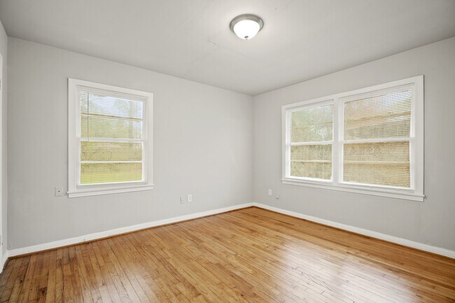 Building Photo - 728 22nd Ave N