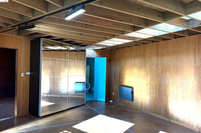 Building Photo - 25 Sunset Dr