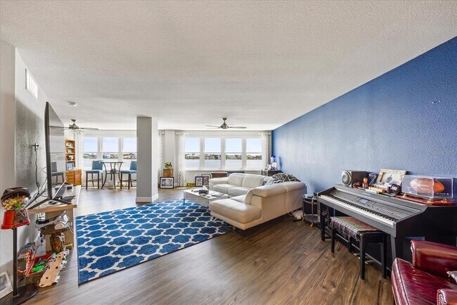 Building Photo - 5200 Brittany Dr S