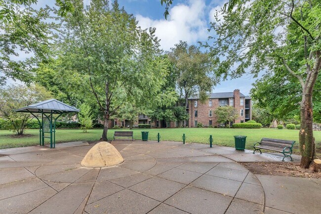 Building Photo - 312 Sloan Rd