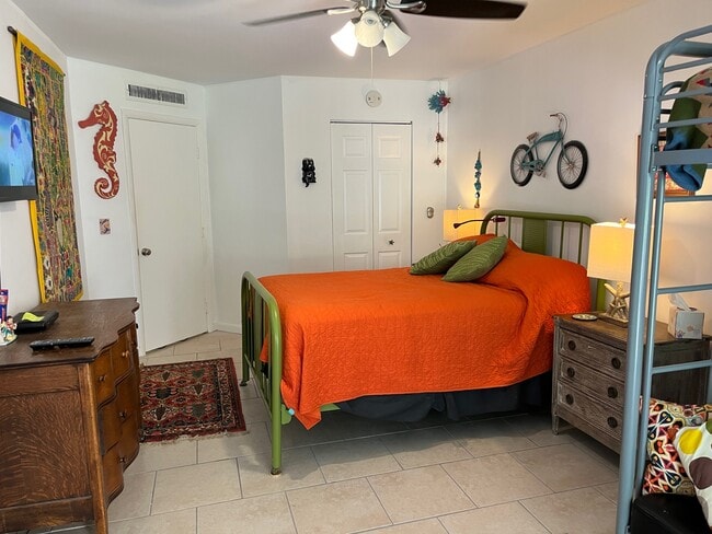 Sleeping area with TV - 10 Lemoyne Ave