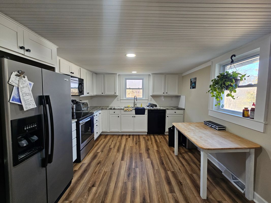 Building Photo - 208 W Main St