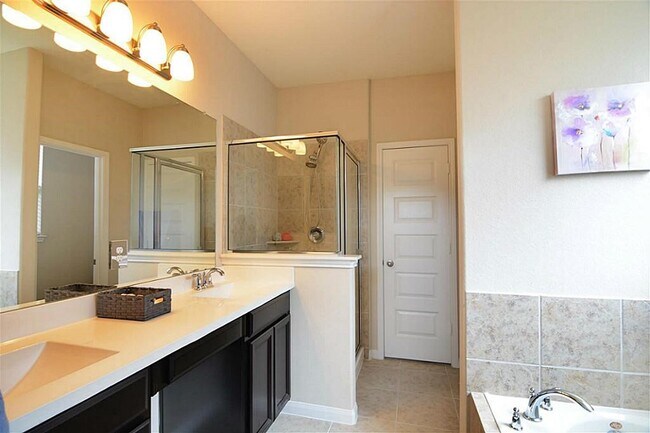 Building Photo - 15415 Pattington Cypress Dr