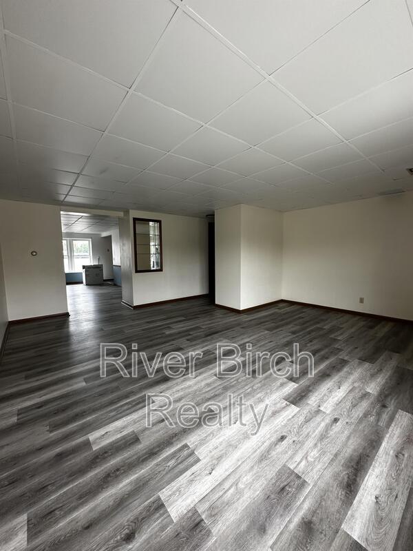 Building Photo - 525 E Pine St