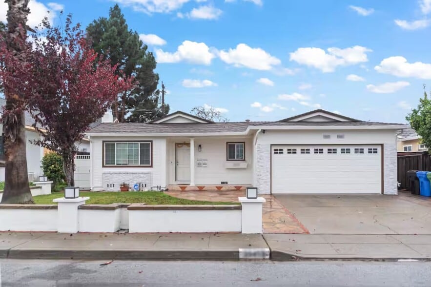 Building Photo - 39453 Blue Fin Way