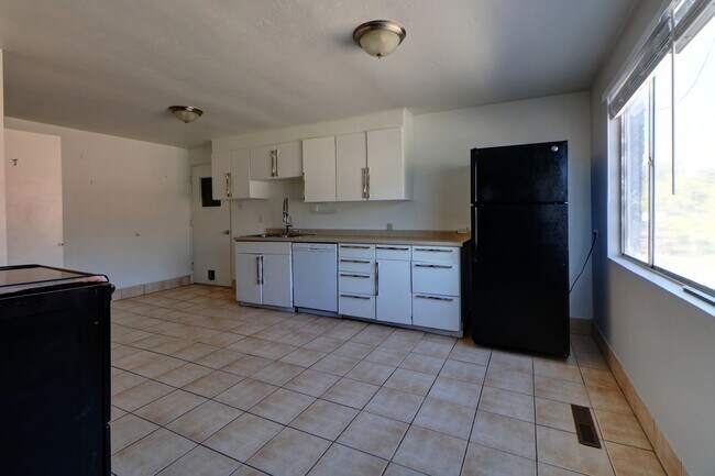 Building Photo - 669 Orem