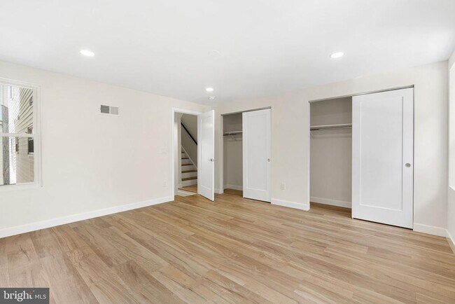Building Photo - 1124 Dunton St