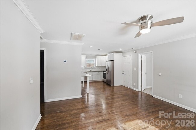 Building Photo - 2521 Dora Dr