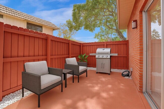 Building Photo - 12 NE 20th Ct