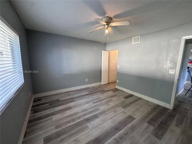 Building Photo - 2 bedroom in Hialeah FL 33015