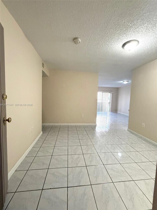 Building Photo - 1121 SW 122nd Ave