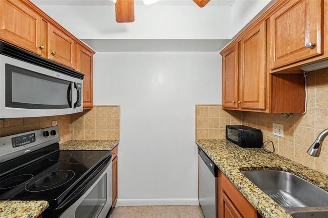 Building Photo - 1235 S Highland Ave