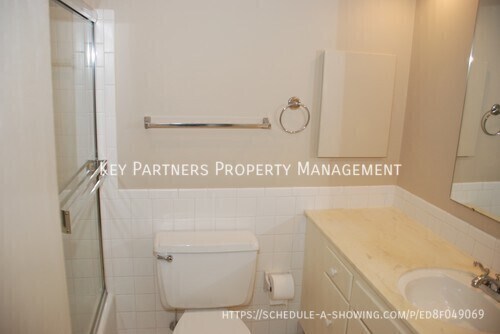 Building Photo - 435 W 104th St
