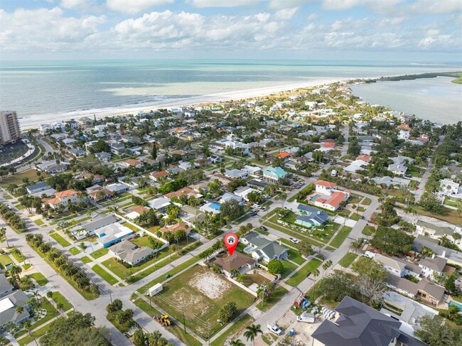 Building Photo - 907 Narcissus Ave