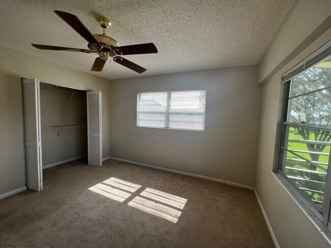Building Photo - 417 Mansfield I