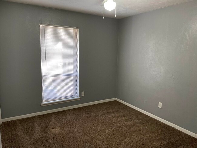 Building Photo - 2010 Bradford Ct