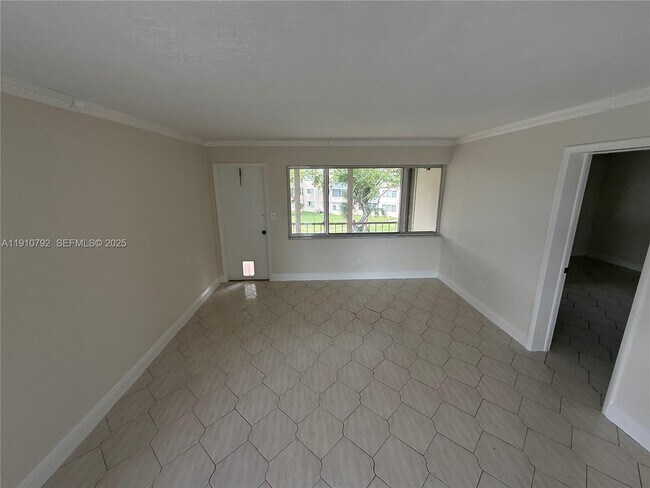 Building Photo - 1540 NE 191st St