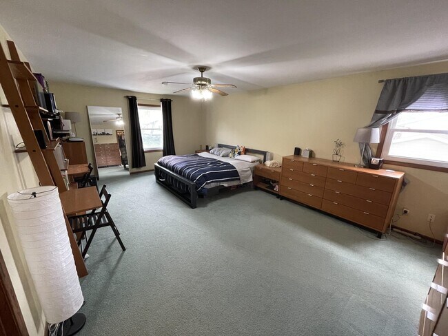 Building Photo - 1708 Howlett Ln