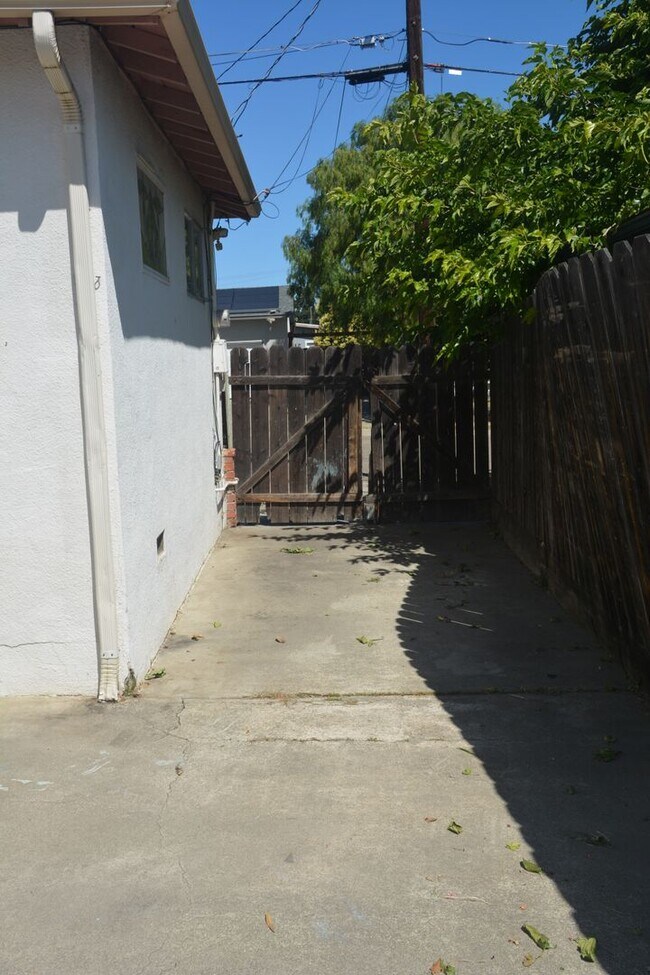 Building Photo - 3809 Lassen Dr