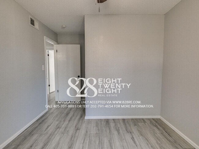 Building Photo - *AVAILABLE NOW!* Spacious 3 Bed/2.5 Bath Condo in East Norman!