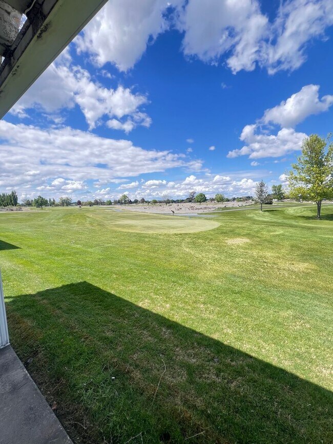 Building Photo - Check out this 6 month lease price(June thru November) on Moses Lake Golf Club 9th tee box!