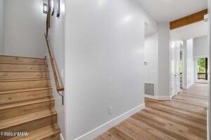 Building Photo - 1400 W Navajo Ln