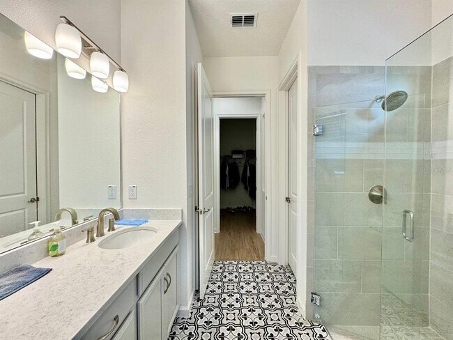 Building Photo - 827 Winterside Dr