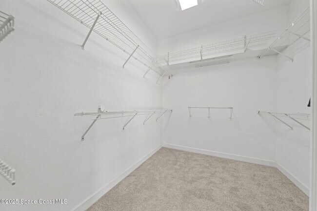 Building Photo - 949 SE Gardenbrook Ct