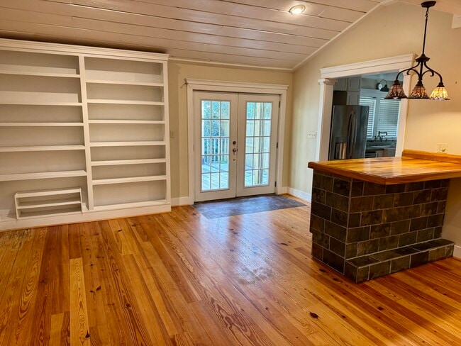 Building Photo - 511 Liberty St