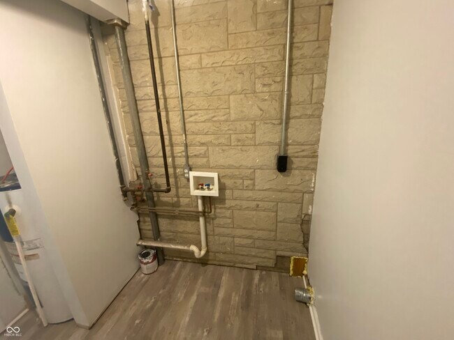 Building Photo - 410 N 20th Ave