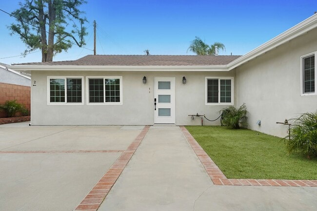 Primary Photo - Stunning 3-Bedroom + Den Lease | Brand New...